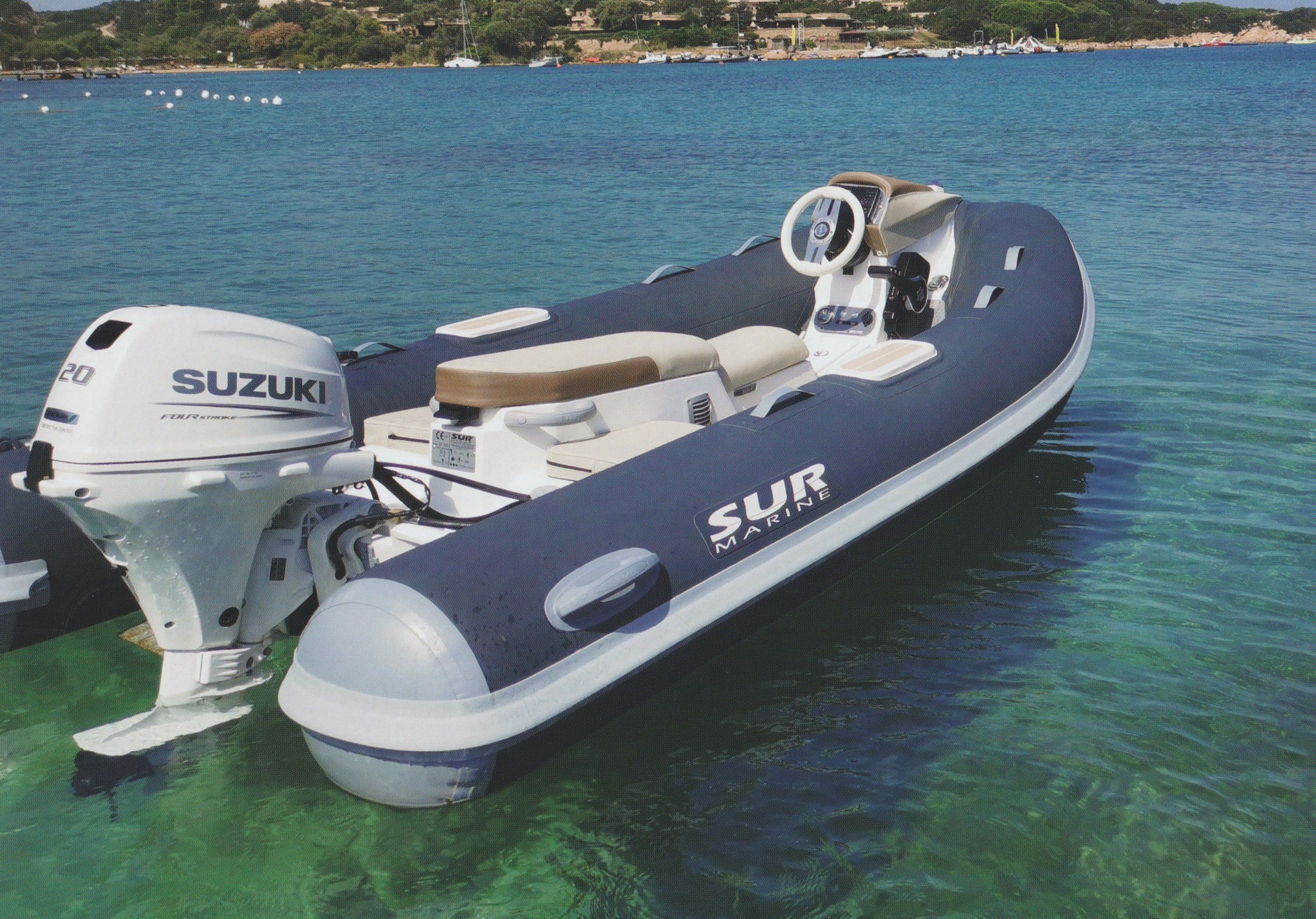 SUR Marine Tender auf dem Wasser mit Suzuki Aussenborder