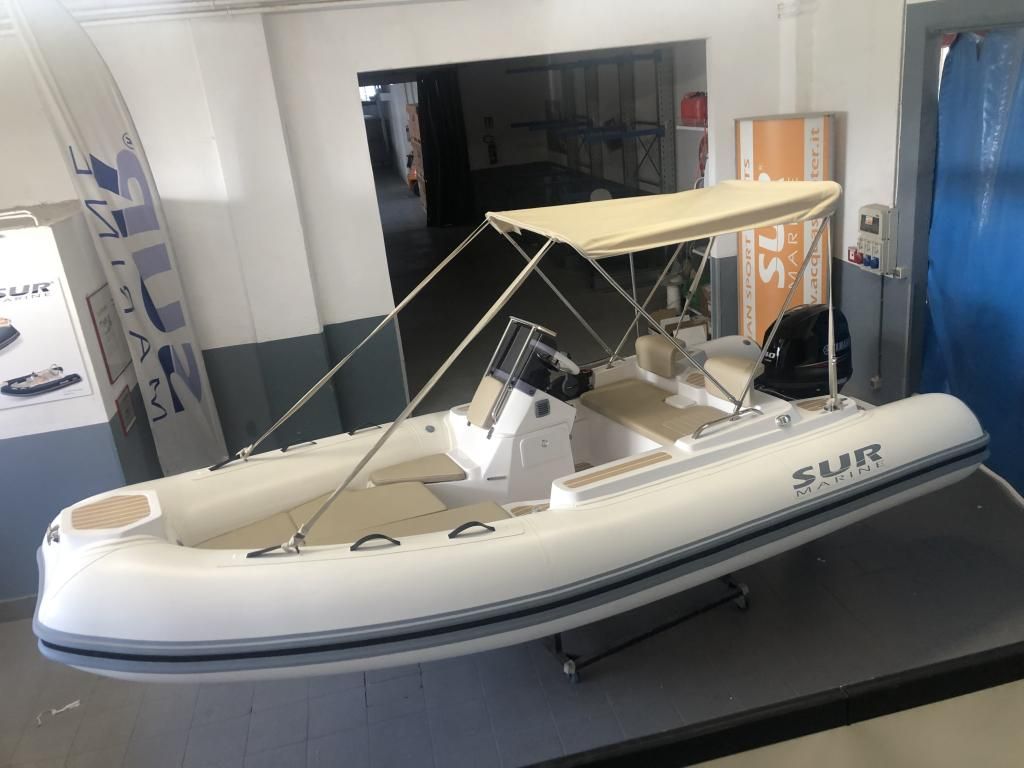 SUR Marine Tender mit Dach in Ausstellung Lemgo
