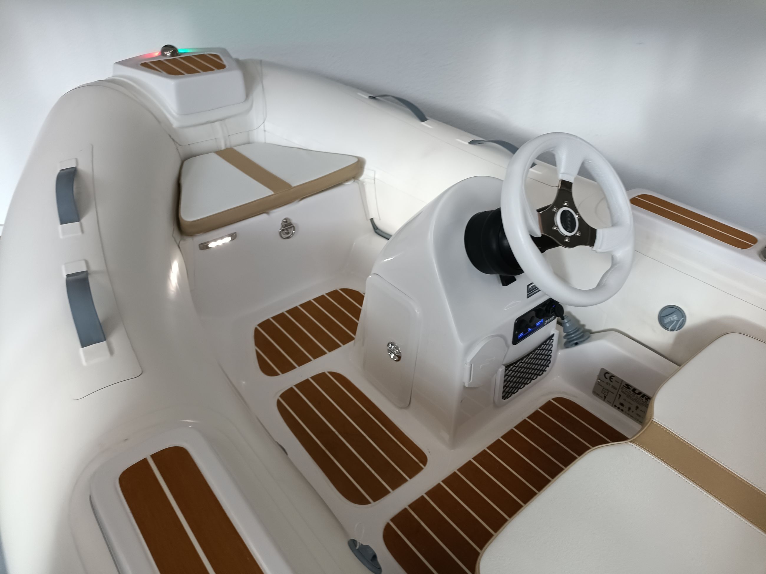 SUR Marine Tender Innenansicht in Ausstellung Lemgo